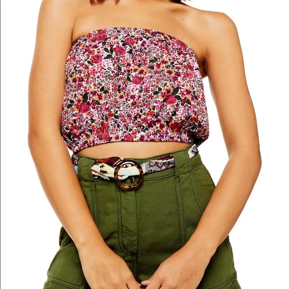 NWT TOPSHOP Crop Floral Bandeau Top
Woman’s